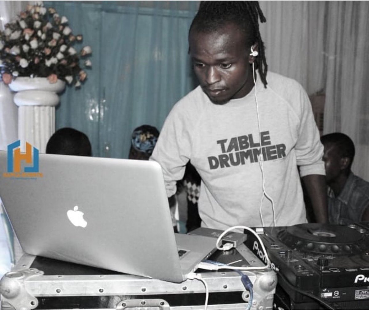 Haflaevents's tweet photo. Good music selection equals a successful event 🎧
Saa hii Deejays wangekuwa wanacheza song gani kwa events?🤔
#WeAreHaflaEvents
#WeDeliver
#deejay 
@Jeff_KuriaM https://t.co/XEGBy3bfIk