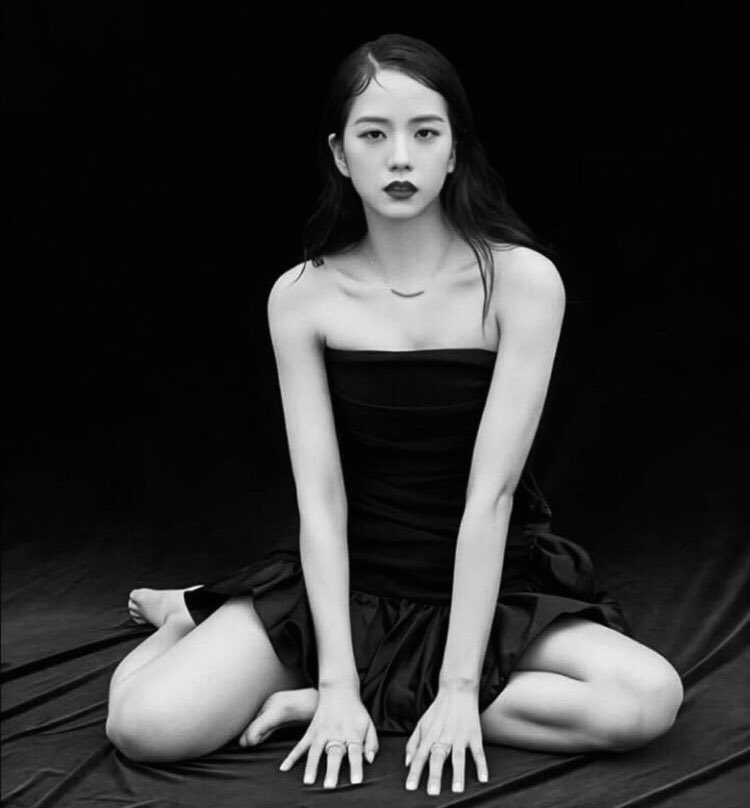 jisoosjpg's tweet photo. baddas kim jisoo🖤 https://t.co/ohd4KR0oQL