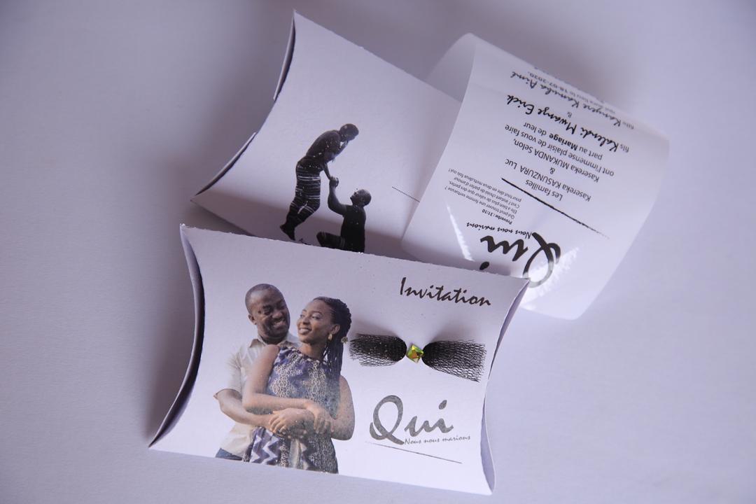 amadecouverte's tweet photo. INVITATION de Mariage-Boite Bombée.

La classe exige l'élégance! 
Cette carte d'invitation donne une valeur ajoutée au décor de votre fête de Mariage.

Et nous ajoutons gratuitement 2 caches nez personnalisé pour une harmonie lors de la cérémonie si le port de masque est exigé. https://t.co/iAuMJCHetb