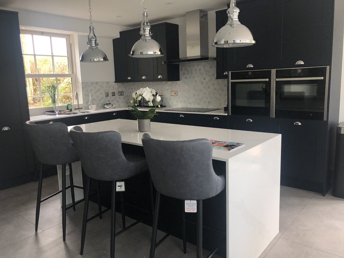 dvdfurniture's tweet photo. DVD Vinyl doors are all made to order & are available in a limitless collection of styles & decors. Here we have the DVD #Shaker style in #IndigoBlue to match @EGGER_UK #U599 with 18mm Colour coordinated #Cabinetry with @HettichUK #Arcitech drawers & #Sensys #Hinges #Kitchen https://t.co/jJopRIZ8Tu