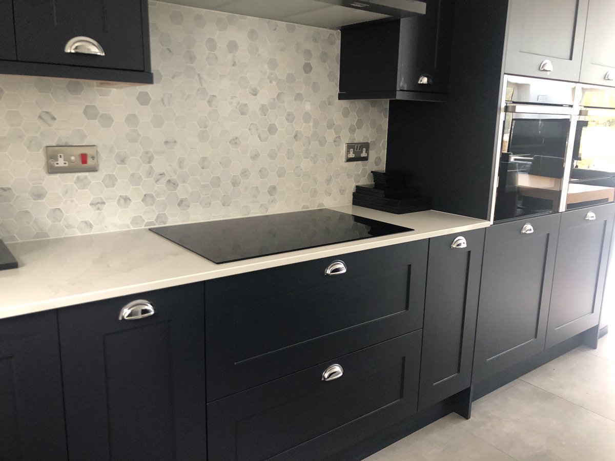 dvdfurniture's tweet photo. DVD Vinyl doors are all made to order & are available in a limitless collection of styles & decors. Here we have the DVD #Shaker style in #IndigoBlue to match @EGGER_UK #U599 with 18mm Colour coordinated #Cabinetry with @HettichUK #Arcitech drawers & #Sensys #Hinges #Kitchen https://t.co/jJopRIZ8Tu