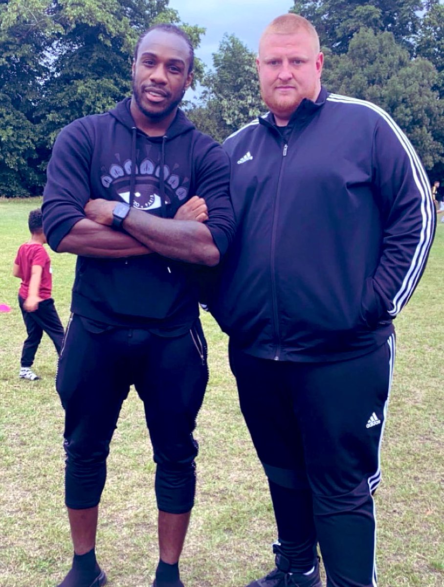 TolworthUtd's tweet photo. Great to see @Michailantonio at the Tolworth training session. Boys all putting in the work getting ready for the pre-season games that are fast approaching! Good to see some new faces getting involved tonight #UpTheTol 🦅 https://t.co/wnP4EfDseS