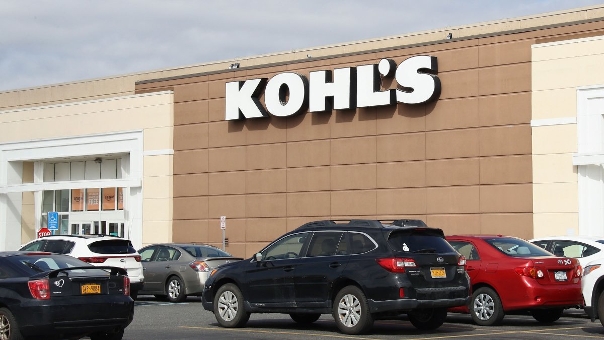 cnnbrk's tweet photo. Retail chain Kohl's says all of its customers will be required to wear face masks beginning July 20
https://t.co/HmatZTjHVm https://t.co/QFuNjRCMw4