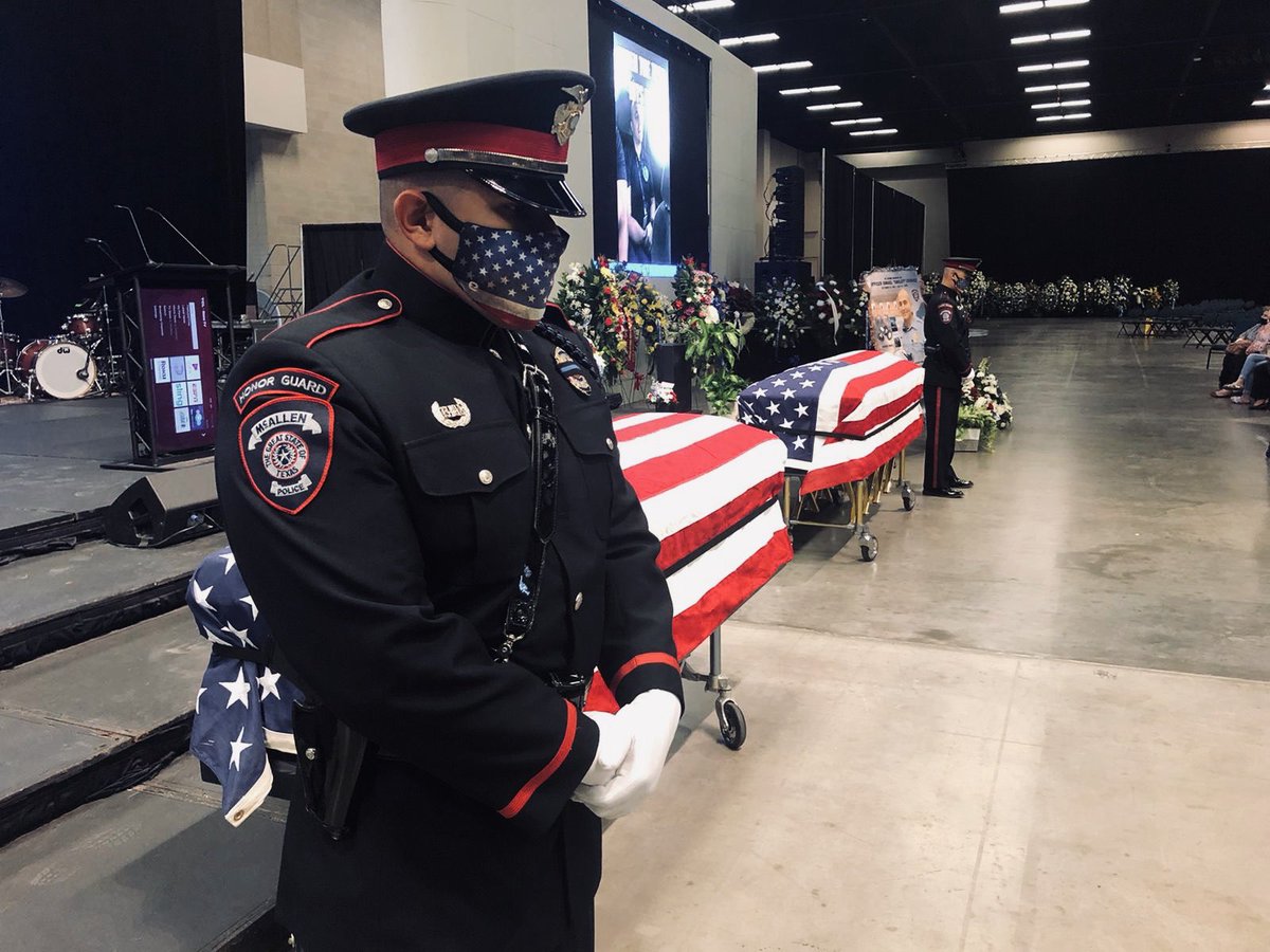 Honoring their own: McAllen Police stands guard over their fellow officers Ismael Chavez and Edelmiro Garza.  💙🖤💙
#McAllenStrong