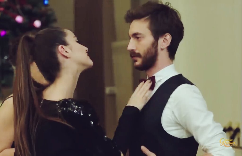 Ayesha_ZaYain2's tweet photo. I know I'm extremely late to the party but what a hot mess you two created back in GK @iremhelvacioglu @SarpCanKoroglu 😍🔥😩💘
bomb bomb bomb chemistry 💥
I'm sold😩💞
#EmTug
#Gunesinkizlari https://t.co/WG4gcQuXMO