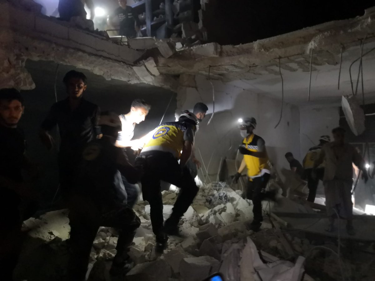 SyriaCivilDefe's tweet photo. إصابة 9 مدنيين بجروح، في حصيلة أولية، بينهم طفل بحالة حرجة، إثر غارات جوية لطائرات مجهولة الهوية، استهدفت منذ قليل الأحياء السكنية في مدينة الباب بريف حلب الشرقي، فرق الدفاع المدني تتابع عمليات البحث والإنقاذ وإخراج العالقين من تحت الأنقاض.
#الخوذ_البيضاء https://t.co/gUVLQR8IZe