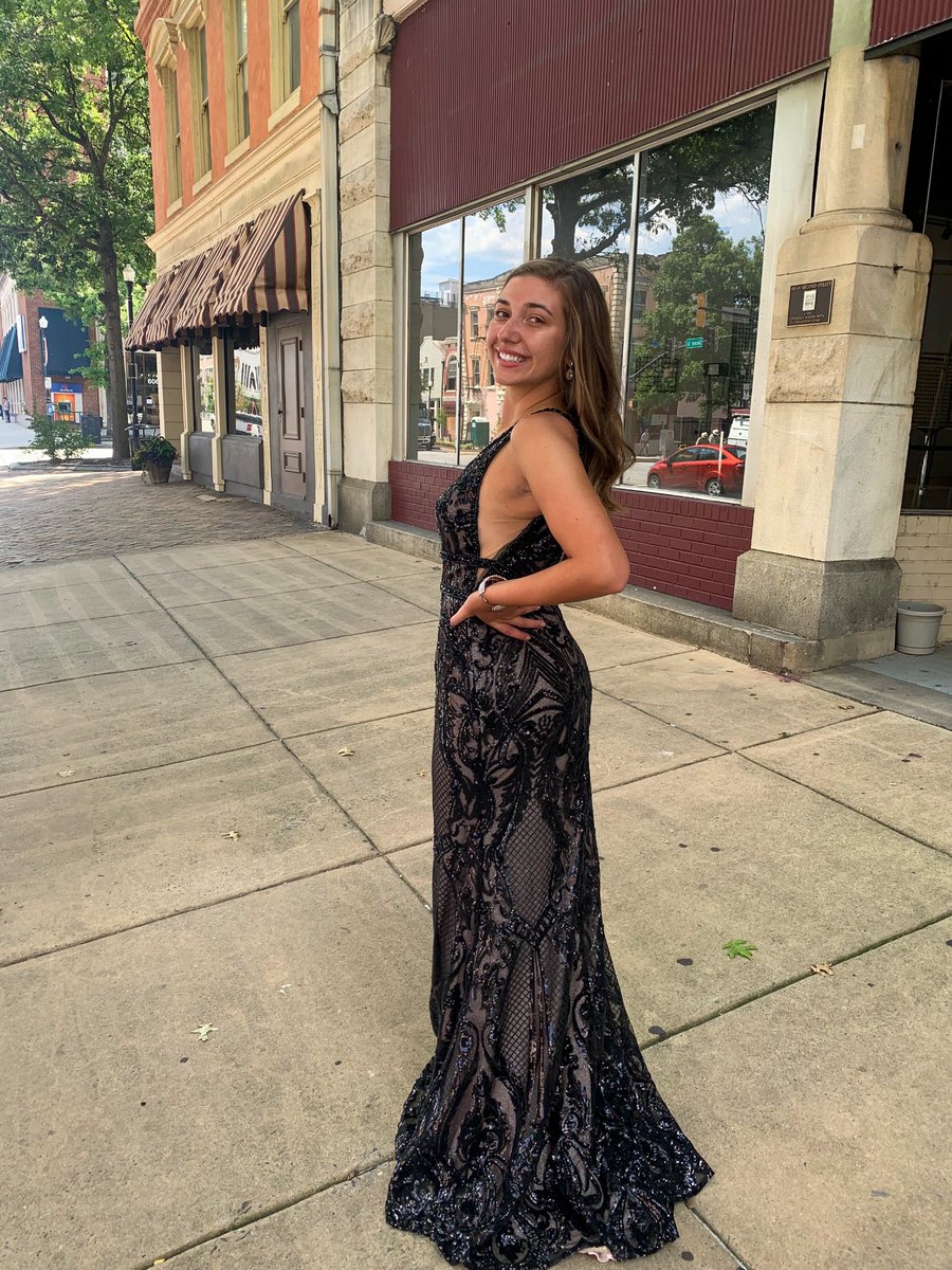 RaeleyF's tweet photo. Couldn’t let this beautiful dress go to waste 🧚🏼‍♂️ https://t.co/b1L1TrSIiY