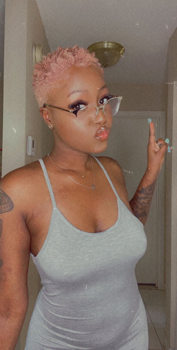 Ijuwanticecream's tweet photo. So I’m pink now 😗 https://t.co/MuedlhX7ck