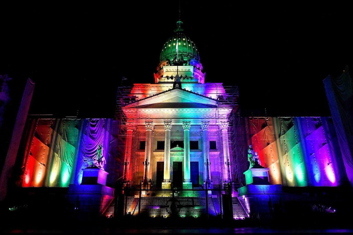 LasMantis's tweet photo. #MatrimonioIgualitario  
#10AnosDeMatrimonioIgualitario 

Un día como hoy hace 10 años se realizaba una de las sesiones más extensas que ha tenido el Congreso Nacional. https://t.co/7zKPSr8jh3