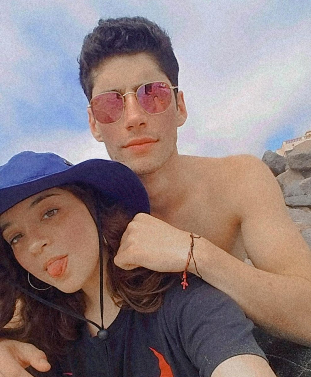 melissaacast's tweet photo. Fue el único que se jalo a bailar conmigo en una fiesta.
Ahora llevamos 9 años siendo como hermanos. https://t.co/Mb3uBkBCXy