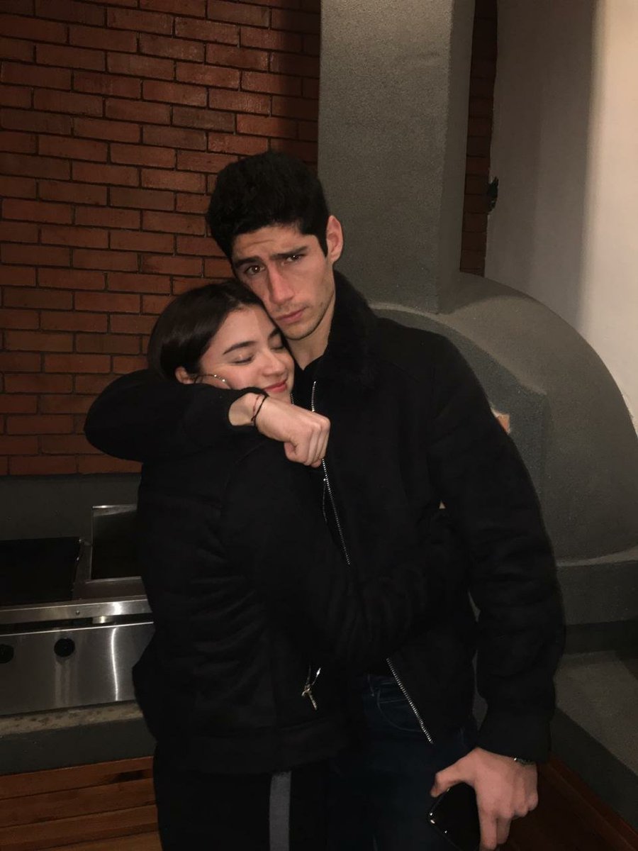 melissaacast's tweet photo. Fue el único que se jalo a bailar conmigo en una fiesta.
Ahora llevamos 9 años siendo como hermanos. https://t.co/Mb3uBkBCXy