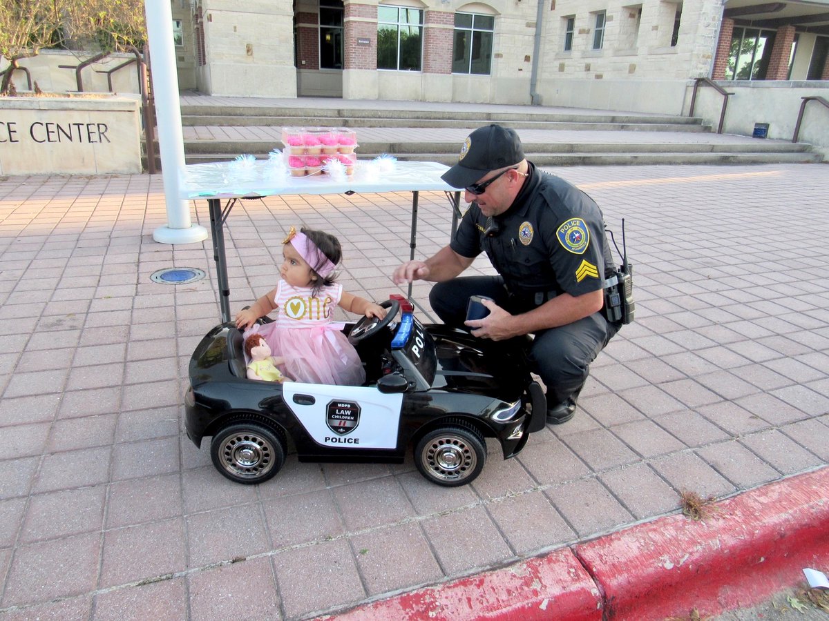 ChiefRobledo's tweet photo. For her first birthday, Penny chose @PfPolice and @Pf_K9s Lubo to celebrate with. She wanted to unveil her new police car and share her cupcakes with her blue family. How could we say no? https://t.co/h7qKY1XZtH