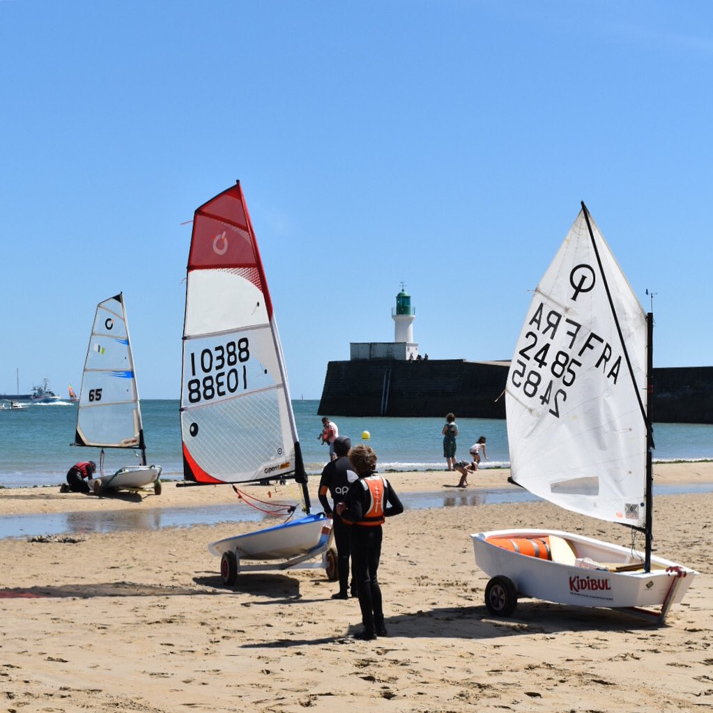 Les Sables d'Olonne (@lessables) on Twitter photo Envie de vous initier à la voile ? Pensez <a href="/ISOLesSables/">InstitutSportsOcean</a> et <a href="/SNSablais/">Sports Nautiques Sablais</a> bien sûr 😉 #destinationlessablesdolonne #vendee #optimist #voile Envie de vous initier à la voile ? Pensez <a href="/ISOLesSables/">InstitutSportsOcean</a> et <a href="/SNSablais/">Sports Nautiques Sablais</a> bien sûr 😉 #destinationlessablesdolonne #vendee #optimist #voile