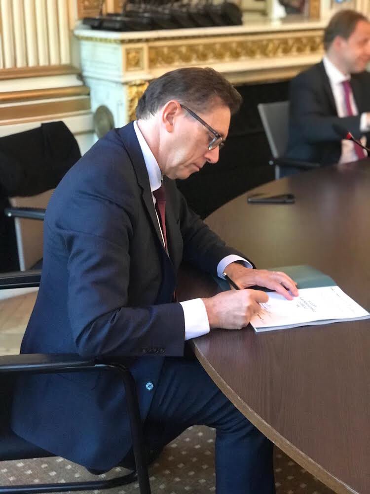 CSOEC's tweet photo. .@crtande a co-signé, avec les présidents de 5 autres professions réglementées un guide sur les modalités pratiques de création, d’organisation et de fonctionnement des #SPE, une nouvelle forme d’exercice professionnel en commun ➡️ https://t.co/BKH0HwlHgx https://t.co/EGsSyEkaOs