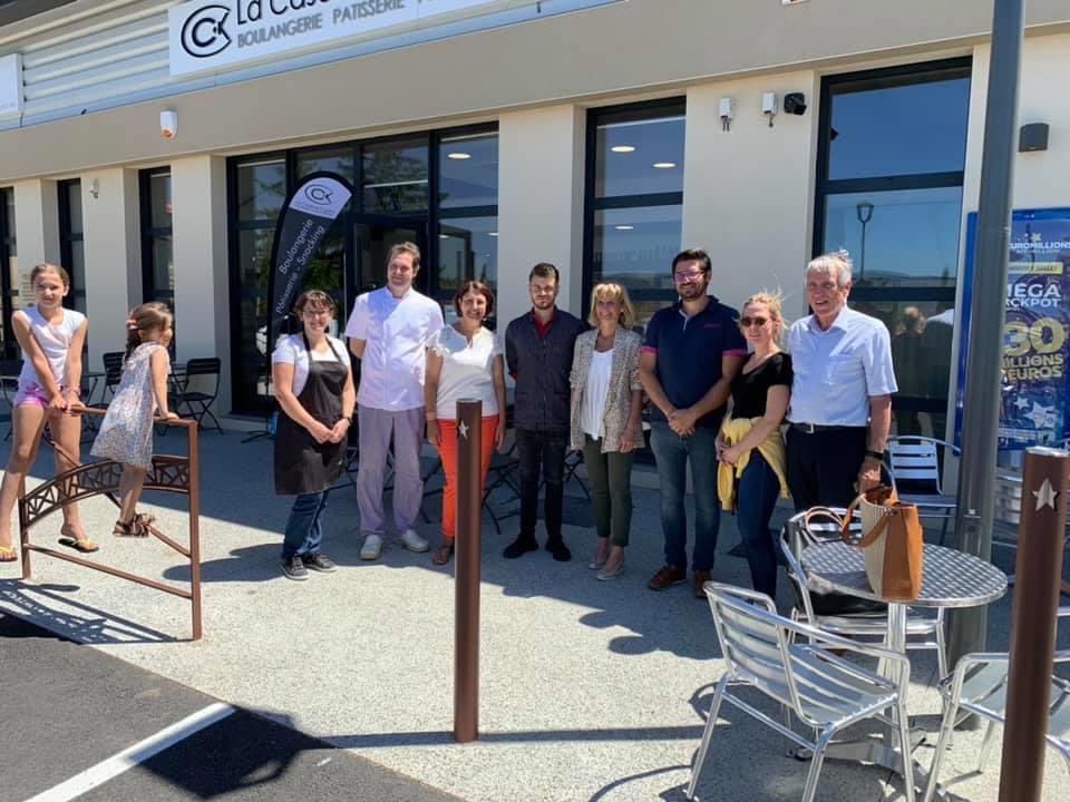 MoutonMP's tweet photo. attendu et tellement nécessaire ! Le giratoire d’Etoile- Beauvallon sur la RD 444  de 3 M€ financé entièrement par le @La_drome . L’occasion aussi de fêter l’ouverture de 5 nouveaux commerces desservis par une nouvelle voie d’accès. bravo à  Francoise Chazal, Maire d'Etoile https://t.co/3tKjf5SXFi