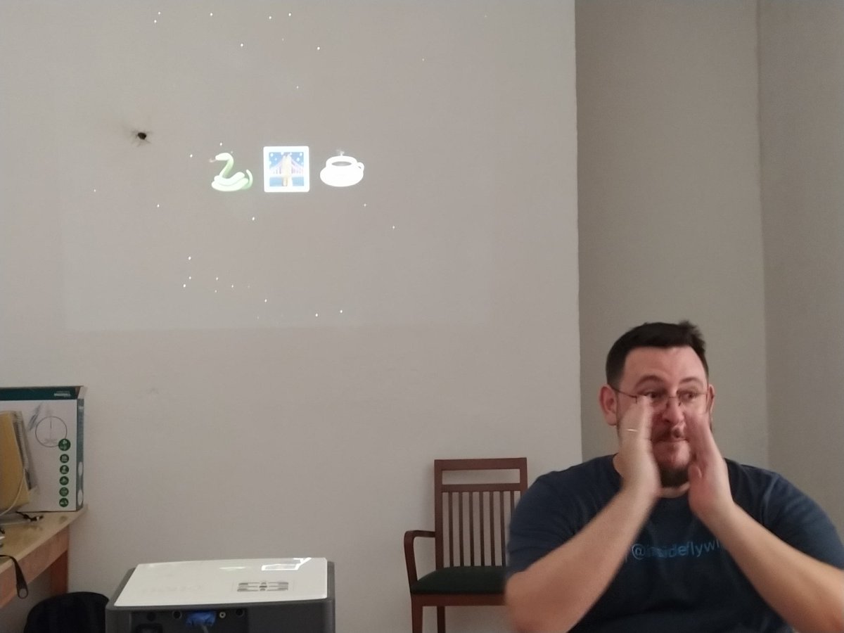 LaJaqueria's tweet image. Hoy charla de #PyObjc por @LcTrKiD 😍😍😍 en #LaJaqueria