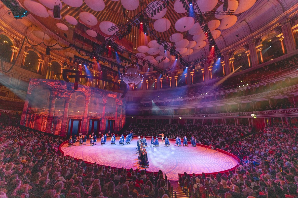 RoyalAlbertHall's tweet photo. Streaming now for just 48 hours: Christopher Wheeldon's spectacular in-the-round production of Cinderella with @ENBallet, recorded here last summer: https://t.co/HoWIaCJ52p https://t.co/wIWyZ3hpgw