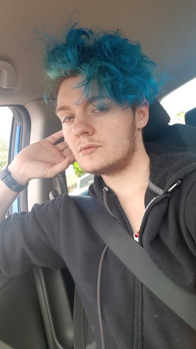 On my way to get a tat! Maybe some self induced pain will help me get outta this depression 🤷🏻&zwj;♂️ Findom<a href="/tag/queerdom"class="tags"><span>#queerdom</span></a>