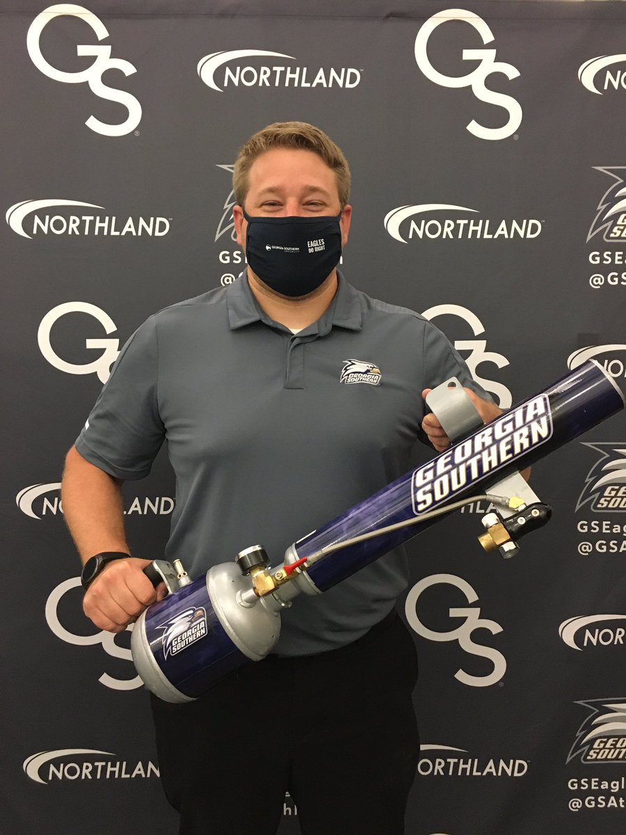 DanAdams313's tweet photo. Want a chance to catch a t-shirt this fall?! Please do your part and wear a mask!

#FaceMasks4FallSports | #EaglesDoRight https://t.co/206FrS4hib