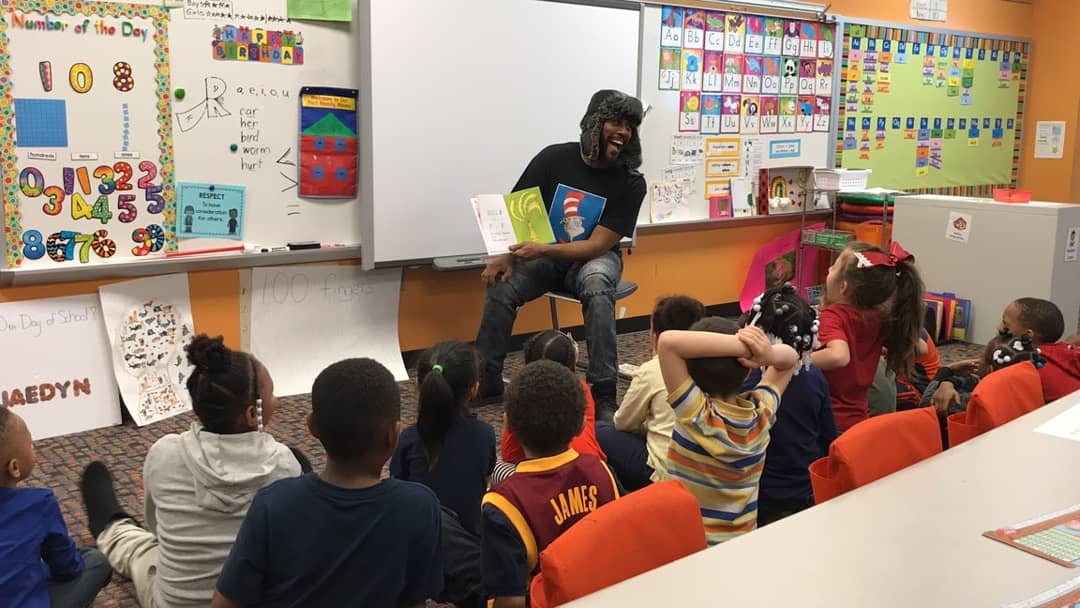 Minusthealien's tweet photo. "A Children's Story" w/ MINUS THE ALIEN 👽
Location: Barber CLC Akron, Ohio USA
@distantlife330 @alienartshiphop @My_In_Education
#minusthealien #alienartshiphop #ineducation #battleoftheteal #aliennation #literacy #childrensbooks #hiphop #reading #communityoutreach #youth https://t.co/H1262SKB5N