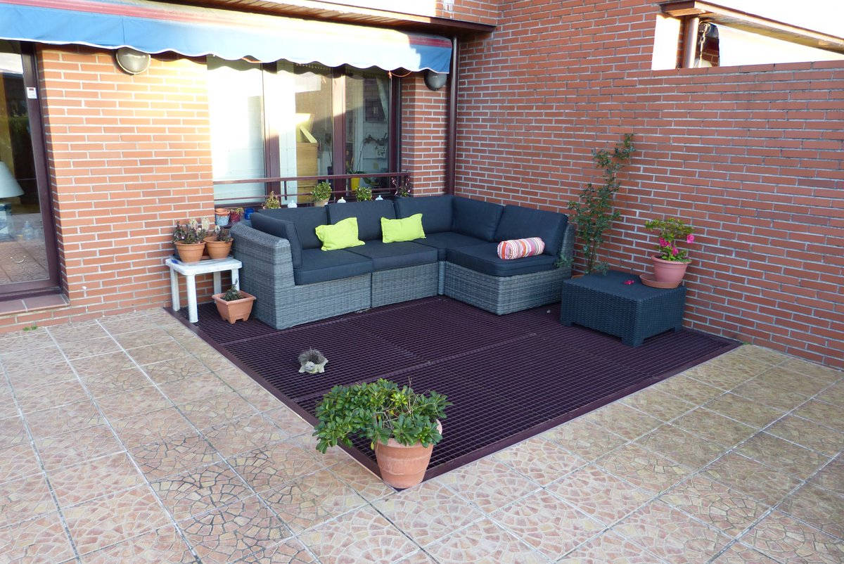 BurutaranInmo's tweet image. Z31863 Estupenda villa en perfecto estado. Amplia, cómoda y bien comunicada. Amplio salón comedor exterior a terraza y jardín. 3 dormitorios de gran tamaño. 2 baños.

bit.ly/2mwOqBn

#SanSebastian #CasaEnVenta #Inmobiliaria #GrupoExin10 #RealEstate #Decoracion #HomeStage
