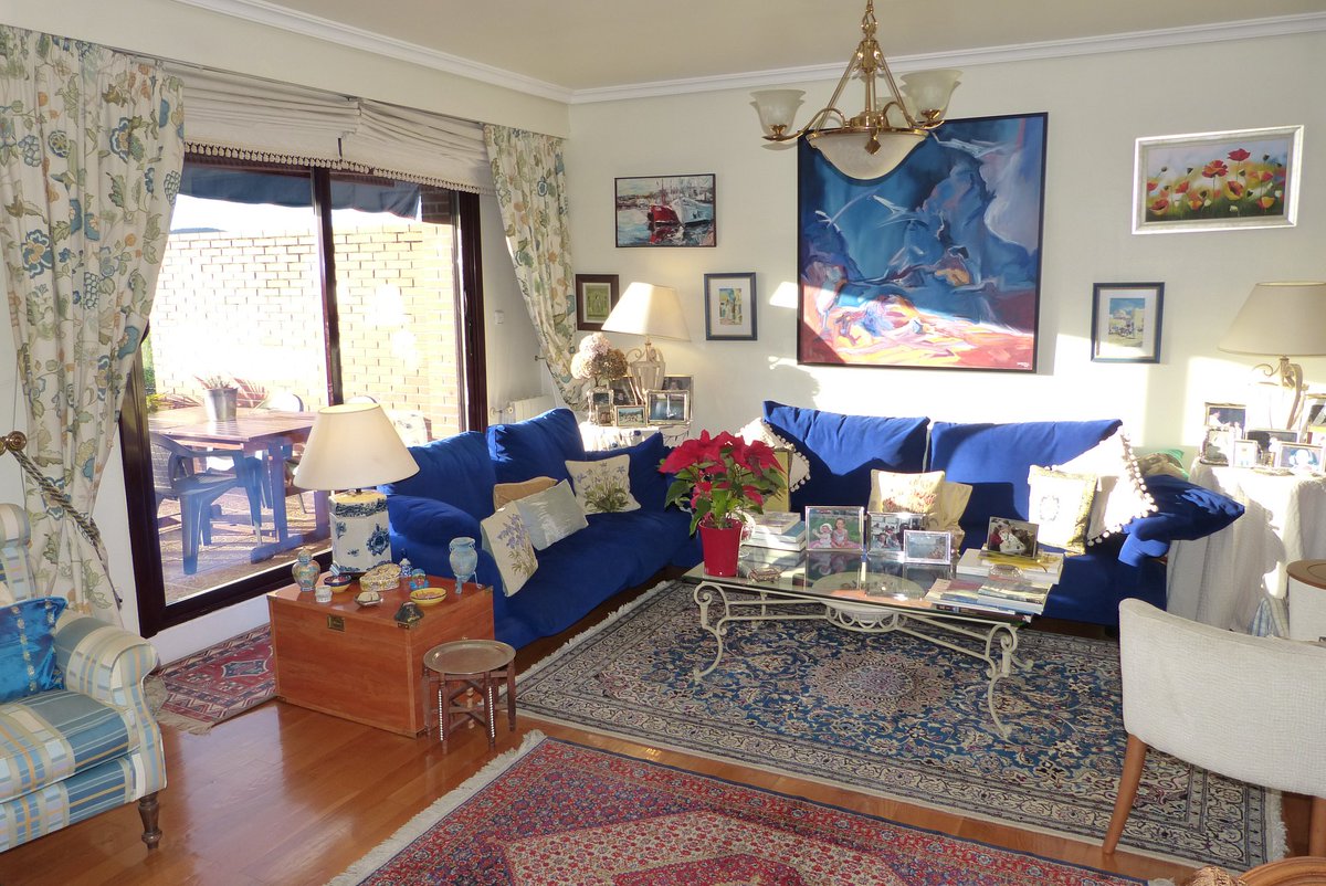 BurutaranInmo's tweet image. Z31863 Estupenda villa en perfecto estado. Amplia, cómoda y bien comunicada. Amplio salón comedor exterior a terraza y jardín. 3 dormitorios de gran tamaño. 2 baños.

bit.ly/2mwOqBn

#SanSebastian #CasaEnVenta #Inmobiliaria #GrupoExin10 #RealEstate #Decoracion #HomeStage