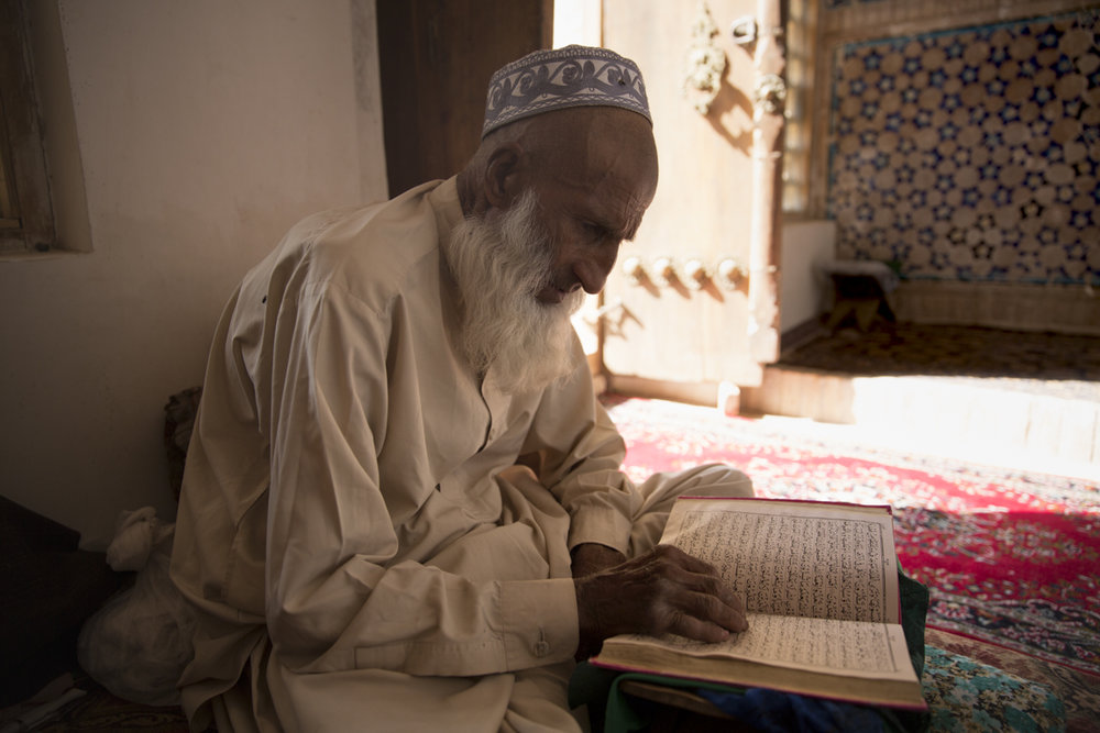People of  #Herat: An old man reading the  #HolyQuran inside a shrine.Photo by Rober Nickelsberg.