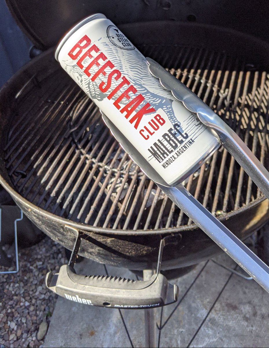 BeefsteakClub's tweet photo. Flexin’ our grill skills for @UKBBQweek
🔥🔥🔥
📸 @BBQLads
#ukbbqweek #bbq #malbec #winecan https://t.co/vHYikDANqq