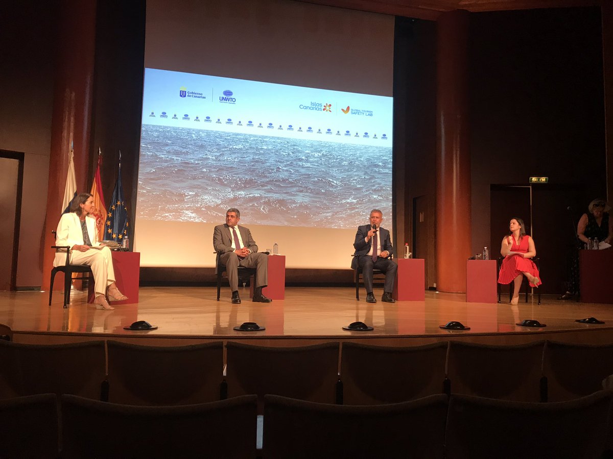 alopezdeavila's tweet photo. Rueda de prensa #Canarias #DestinoSeguro @MarotoReyes @UNWTO @GobiernoCan
Crucial asegurar los aspectos sanitarios para la reactivación y la tecnología ayuda a ello #hicard #HealthIdentificationCard
@TourismDds https://t.co/7Z2RzmdboT