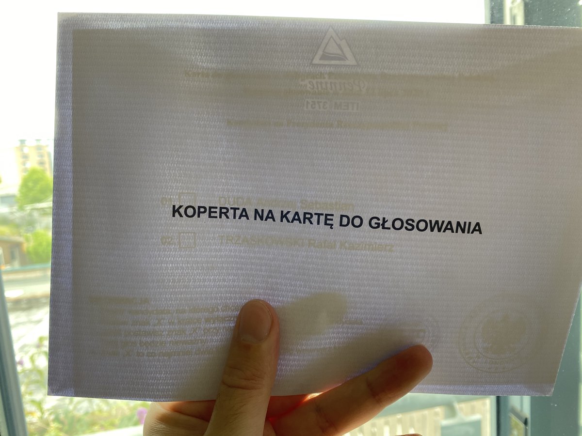 AKModzelewski's tweet photo. Najtańsza, przezroczysta koperta na kartę do głosowania. @stskarzynski 
@PoloniaNIEmawyb
#przypilnujwyborow
#WyboryPrezydenckie2020 https://t.co/Dgh80AZK2l