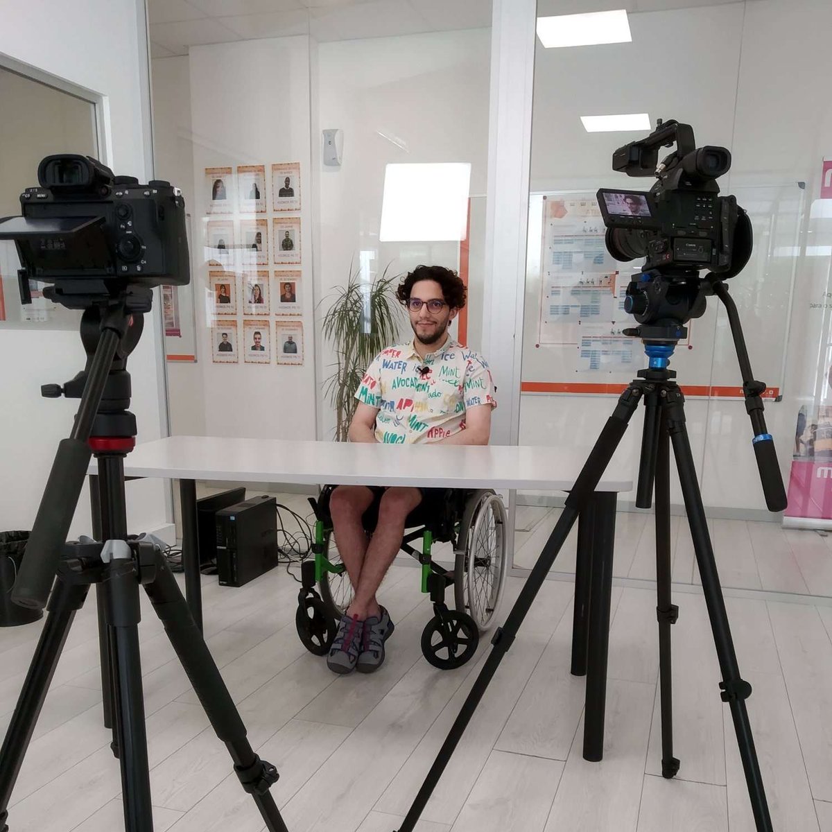 MasterDPortugal's tweet photo. #masterdopiniões Dia de gravação de #testemunho🎬 O formando André Santo deu-nos uma lição de superação, perseverança e amor pela profissão de #pasteleiro. Parabéns, André. Temos um orgulho imenso no seu percurso! 👏 https://t.co/KiQDRS1bpy