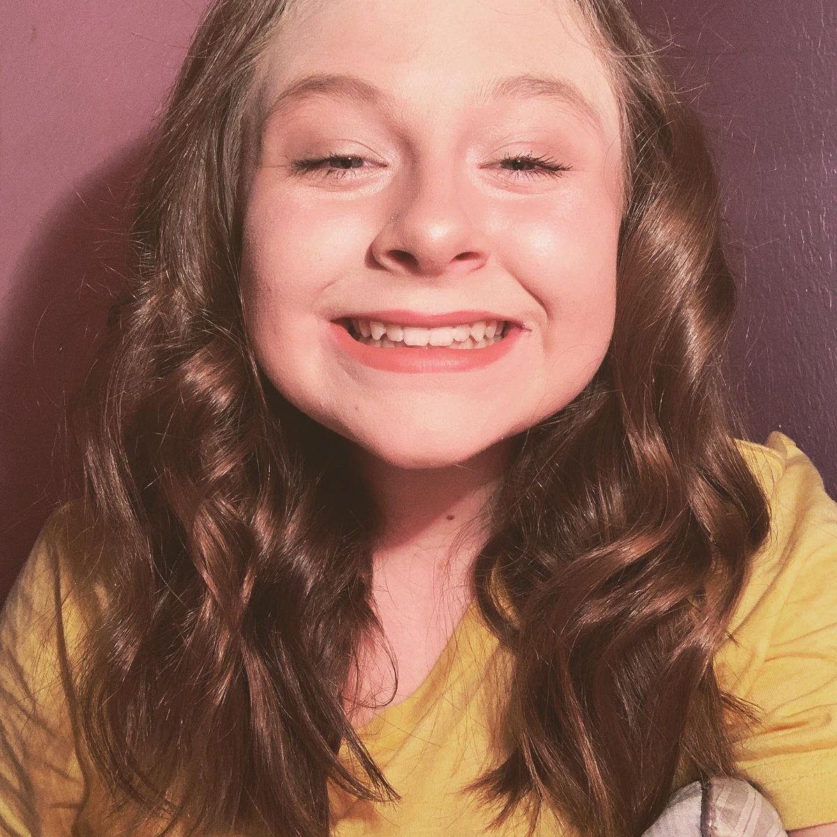 Introducing our new 2020-2021 ETC Officers! Meet our Treasurer Zoe Arriaga!                                                             •she has been in theatre for 5 years
•iced coffee lover
•romance movie enthusiast 
•she is also in rsvp and acapella