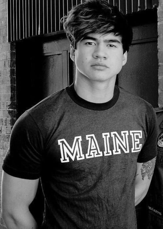 Calum Hood serious 