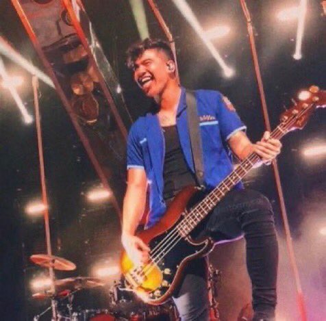 Calum Hood smiley 