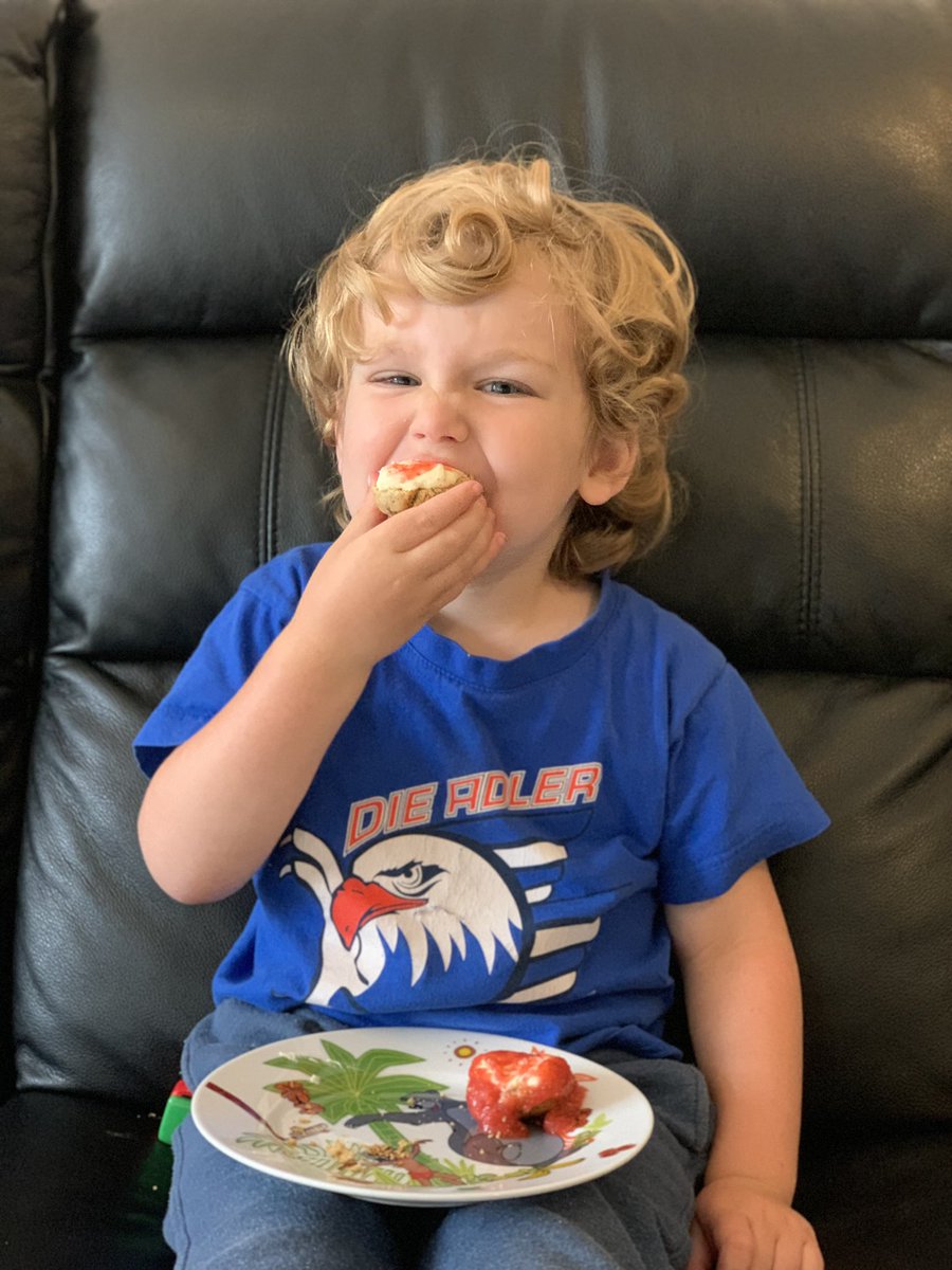 Holycows05's tweet image. First @LittleCooksCo box. We loved it! So excited for next months box!!
#lifeskills #homemadesnack #3rdbirthdaygift