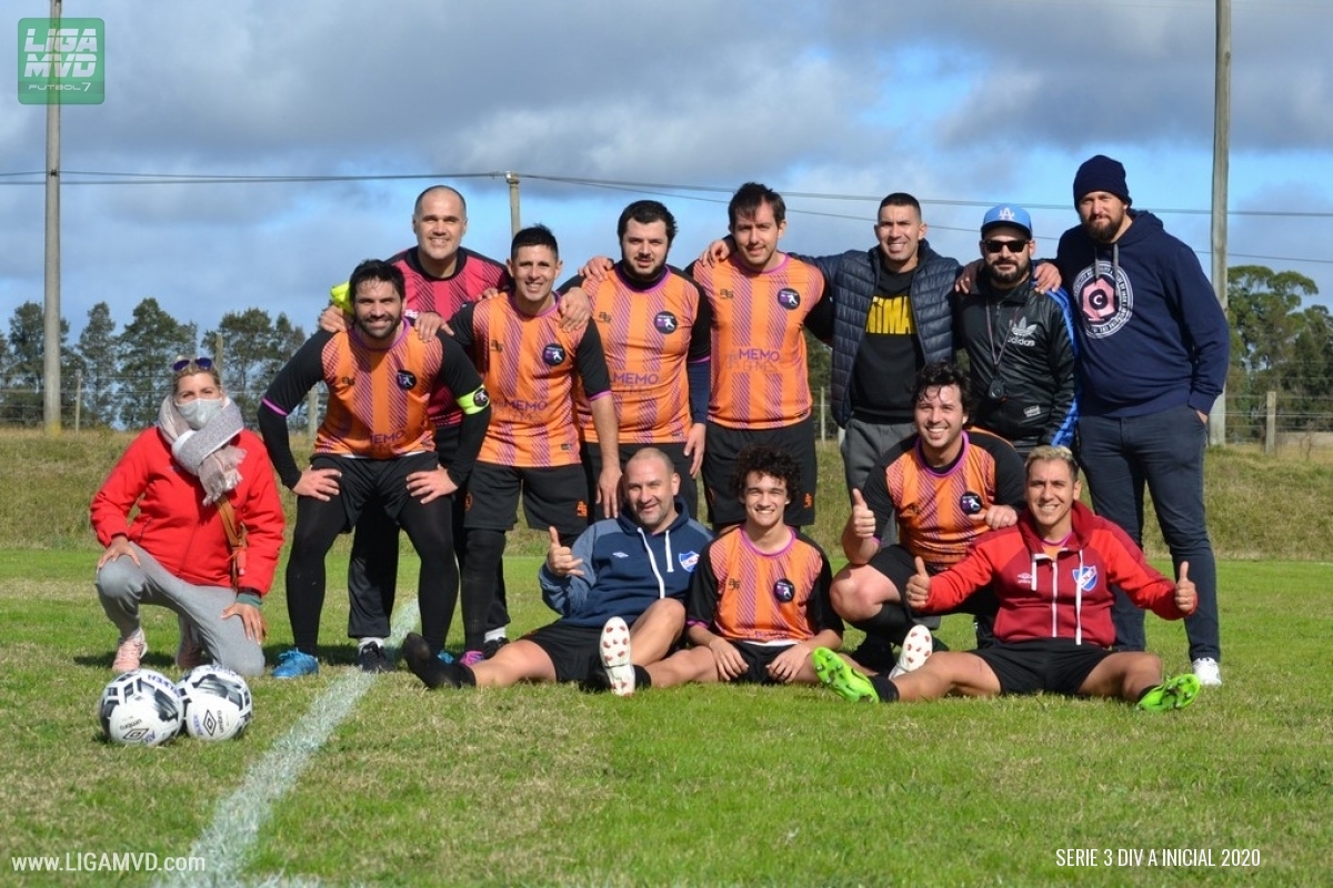 adukenfc's tweet photo. Volvió la @LIGAMVDF7 y el aduken está más fuerte que nunca. Partido difícil se jugó el domingo pasado pero se ganó de atrás. Eso y jugar con amigos, nada mejor!
Vamo nosotros! 💪⚽️🖤💜 https://t.co/eT28MZFHm0