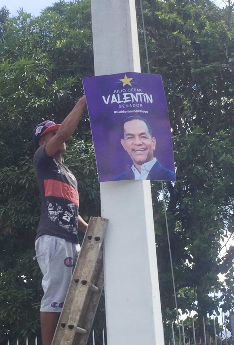 JCesarValentin's tweet photo. En cumplimiento de la ley y de nuestro compromiso de cuidar a Santiago, iniciamos desde el pasado lunes el retiro de la publicidad en toda la provincia Santiago, instruyendo que ese material sea reutilizado de forma responsable para no afectar el medioambiente. #CuidemosSantiago https://t.co/5ruzIEX2Hm