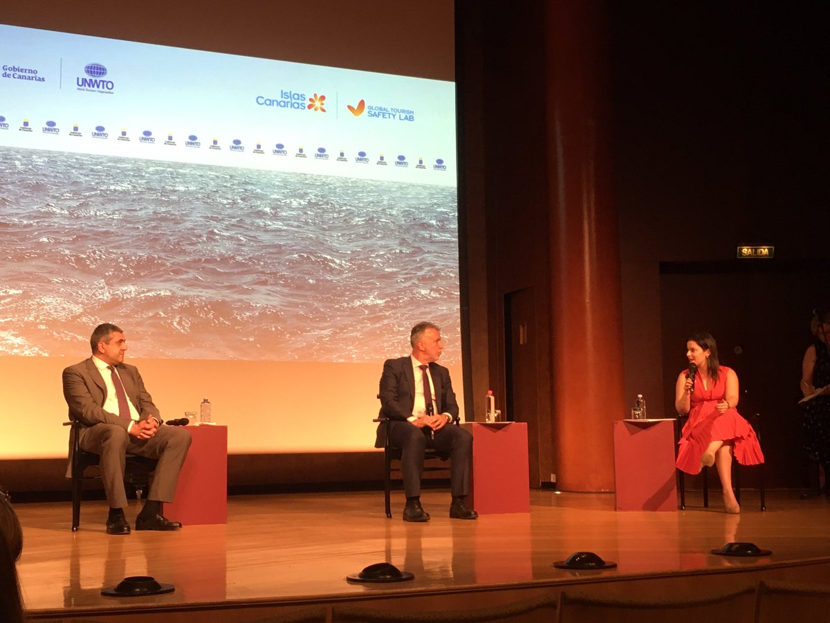 alopezdeavila's tweet photo. Consejera de Turismo, Yaiza Castillo, @GobiernoCan
Deben disfrutar de de una experiencia vacacional,no hospitalaria. Este vuelo piloto es prueba de que Canarias está preparada con protocolos seguros,especialmente para la temporada de invierno #DestinoSeguro
#hiCard @TourismDds https://t.co/G234wUS6VL