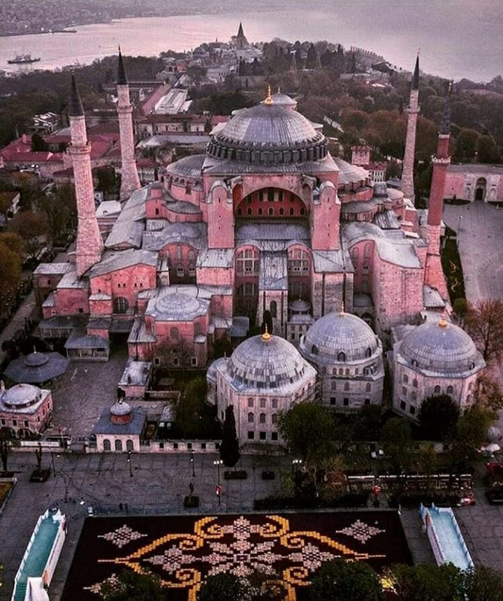 "Yükselsin minareden tekbir sesleri
Kırılsın zincirlerin Ey Ayasofya..."

#AyasofyaCamidir