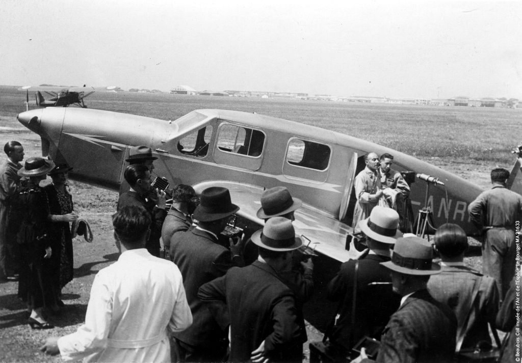 MuseeAirEspace's tweet photo. #OnThisDay #CeJourLà - Le 10 juillet 1935, #LaPoste aérienne est confiée à Air Bleu et inaugure ses 4 premières lignes quotidiennes. Les avions Caudron Simoun seront utilisés pour transporter le courrier. Le musée conserve l'un d'entre eux dans le hall Entre-deux-guerres #AvGeek https://t.co/aaVZLQfvvs