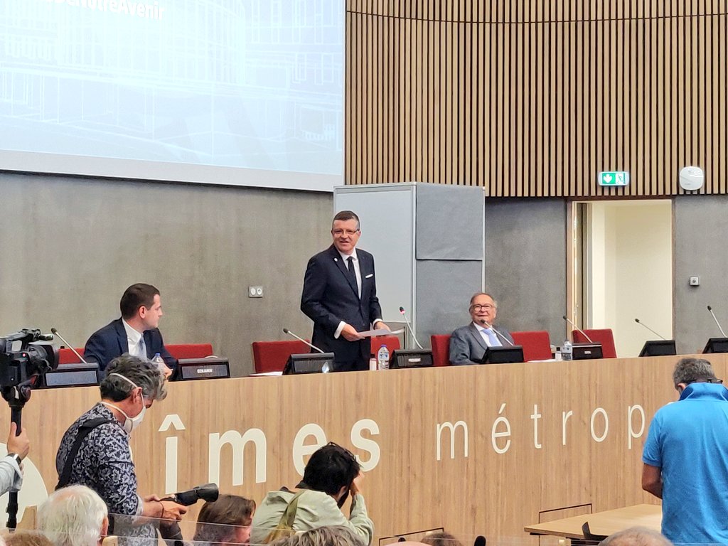 franckproust's tweet photo. C'est avec une immense fierté et une immense joie, que je prends place aujourd'hui dans le fauteuil de Président de Nîmes Métropole. Les Maires et les élus communautaires m'ont fait confiance afin de m'élire pour ce nouveau mandat à la présidence de l'agglomération nîmoise. https://t.co/4M3YqUCP82