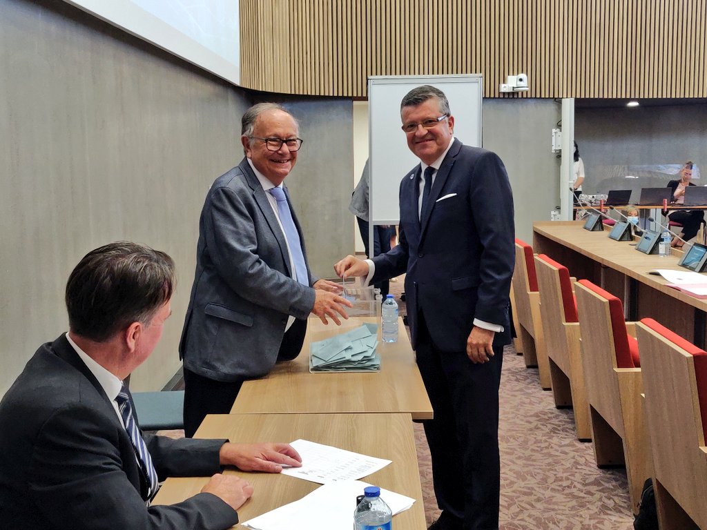 franckproust's tweet photo. C'est avec une immense fierté et une immense joie, que je prends place aujourd'hui dans le fauteuil de Président de Nîmes Métropole. Les Maires et les élus communautaires m'ont fait confiance afin de m'élire pour ce nouveau mandat à la présidence de l'agglomération nîmoise. https://t.co/4M3YqUCP82