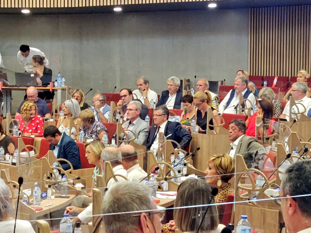franckproust's tweet photo. C'est avec une immense fierté et une immense joie, que je prends place aujourd'hui dans le fauteuil de Président de Nîmes Métropole. Les Maires et les élus communautaires m'ont fait confiance afin de m'élire pour ce nouveau mandat à la présidence de l'agglomération nîmoise. https://t.co/4M3YqUCP82