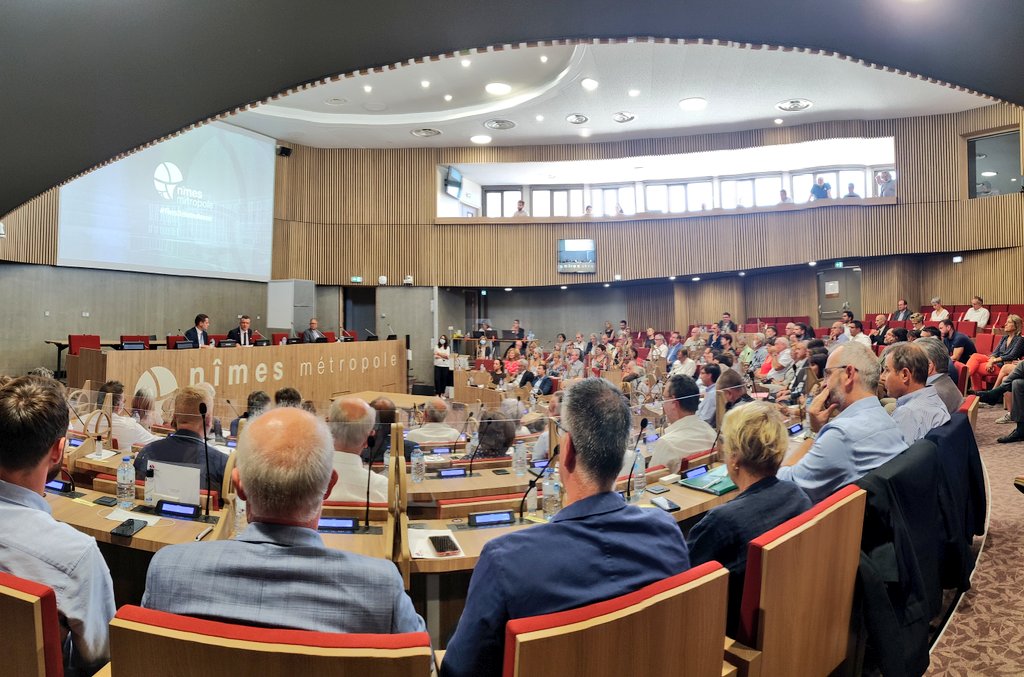 franckproust's tweet photo. C'est avec une immense fierté et une immense joie, que je prends place aujourd'hui dans le fauteuil de Président de Nîmes Métropole. Les Maires et les élus communautaires m'ont fait confiance afin de m'élire pour ce nouveau mandat à la présidence de l'agglomération nîmoise. https://t.co/4M3YqUCP82