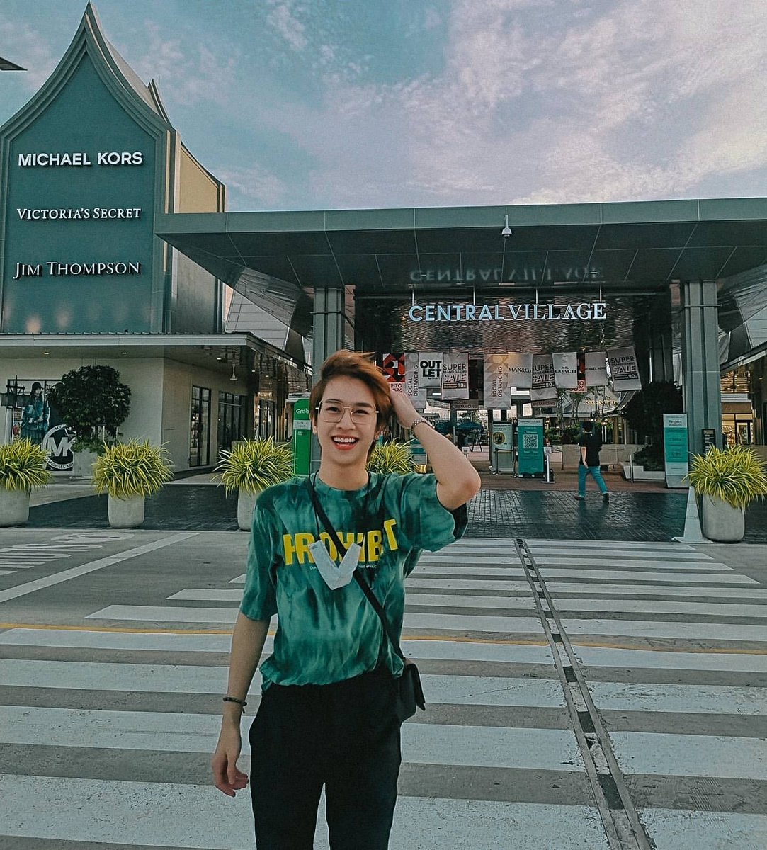 HVrezs9qGQYDlY9's tweet photo. What mobile phone is the best ，OPPOA92
#OPPOA92ต้องโอห์มฟลุ้ค https://t.co/qX3T4kk0LK