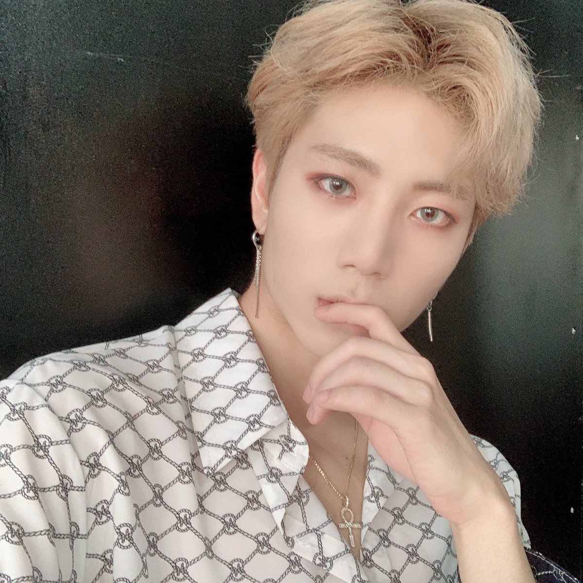 Let’s meet the members Here we have Taeyoung. - 95 liner -Leader -Main vocalist -Main dancer taeyoung has a smooth voice and an incredible and relatable personality. he works extremely hard to make sure blackpearls have content to feed on. 20/10 guy.