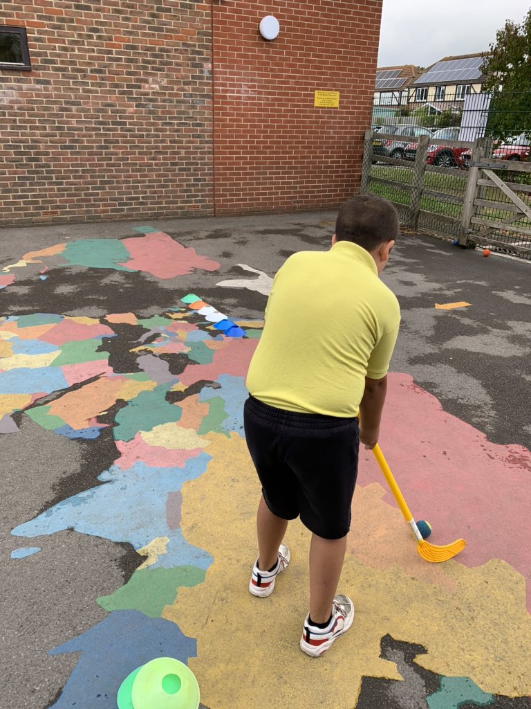 Golf across the world today for our @SussexSchGames Challenges! Looking forward to seeing all of your results come in. Remember the deadline is Friday 12pm! Our bubble are using hockey sticks to make do, what are you using?⛳️#TeamSummerlea #HealthyHearts #SussexSchGames