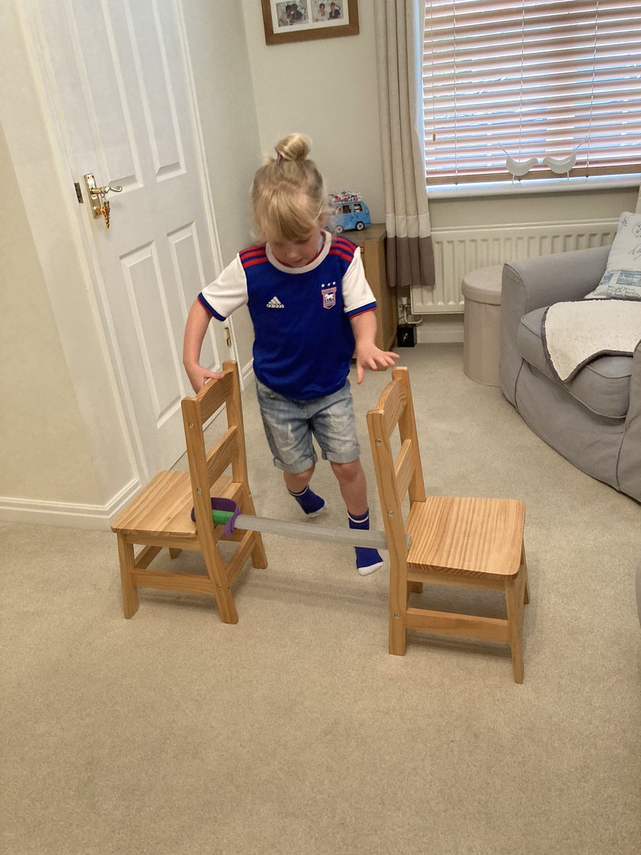 superS1979's tweet photo. @CedarsParkPri we have a family challenge going on here. Daisy is making us work hard. https://t.co/rdZ9OU1WMy