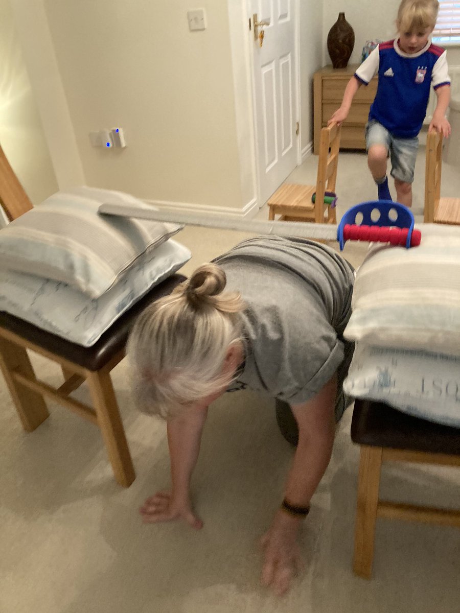 superS1979's tweet photo. @CedarsParkPri we have a family challenge going on here. Daisy is making us work hard. https://t.co/rdZ9OU1WMy