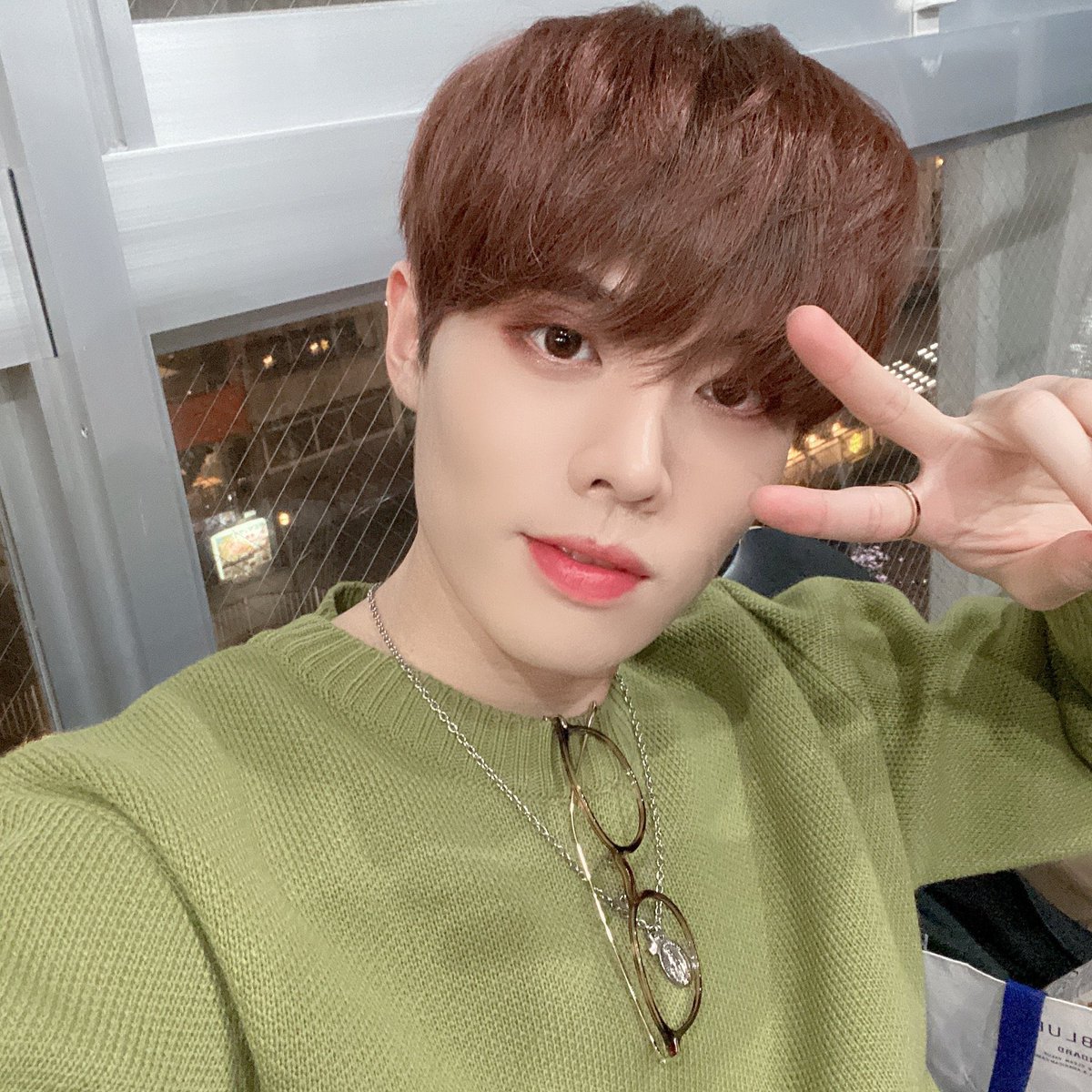 Next we have Yongseok -93 liner -Main vocalist yongseok have a very bubbly personality and he laughs and makes others laugh a lot. his voice is piercing and unique, there’s not a voice like his out there. it’s really hard to believe he’s the oldest because of how baby he is.